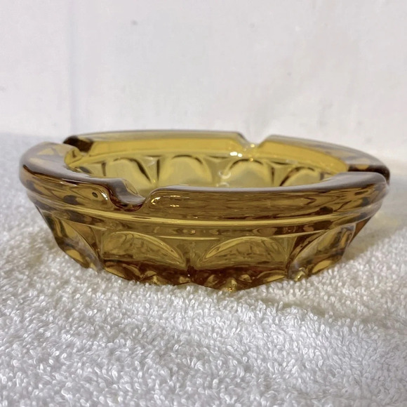 Vintage Anchor Hocking Fairfield Round Amber Glass Ashtray Trinket  Dish - Picture 4 of 13